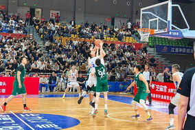 NBA常规赛：福克斯27分文班亚马14分 马刺124-113奇才